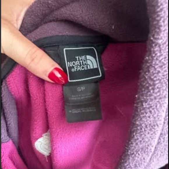 The North Face Women's Black and Burgundy Ski Jacket - Picture 3 of 3